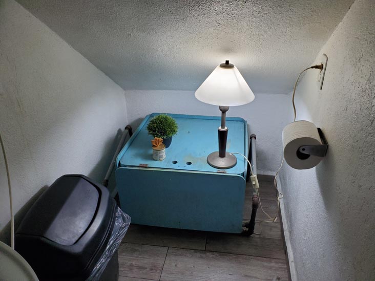 La Burguesa, Calle Cozumel 67, Roma, Mexico City/Ciudad de México, Mexico, August 12, 2021