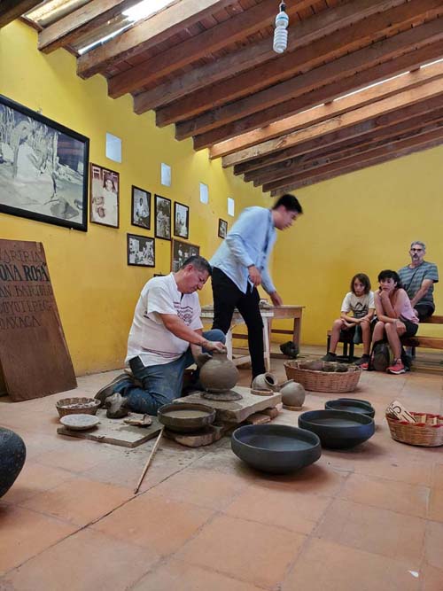Alfarería Doña Rosa, Benito Juárez 24, San Bartolo Coyotepec, Oaxaca, México, August 22, 2023