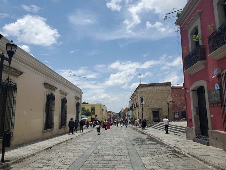 Calle Macedonio Alcal&aacute;, Oaxaca, M&eacute;xico, August 19, 2023