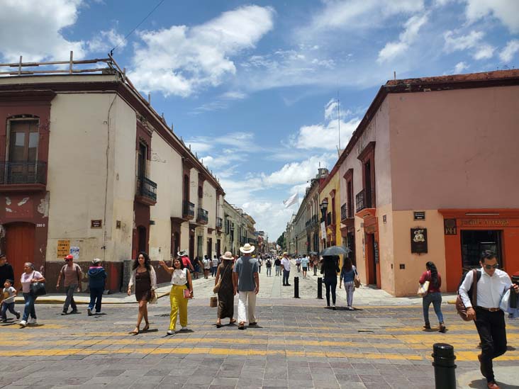 Calle Macedonio Alcal&aacute;, Oaxaca, M&eacute;xico, August 19, 2023
