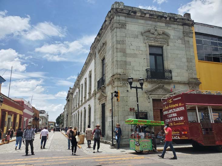 Calle Macedonio Alcal&aacute;, Oaxaca, M&eacute;xico, August 19, 2023