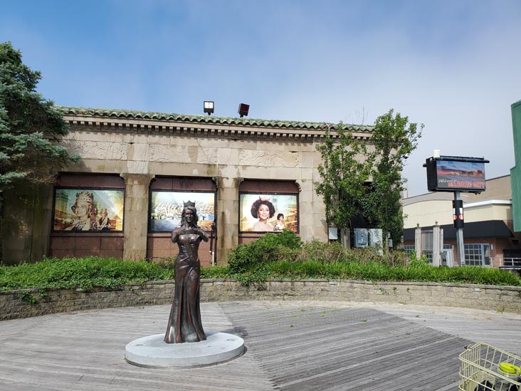 Miss America Statue, Kennedy Plaza, Atlantic City Boardwalk, Atlantic City, New Jersey, July 11, 2020