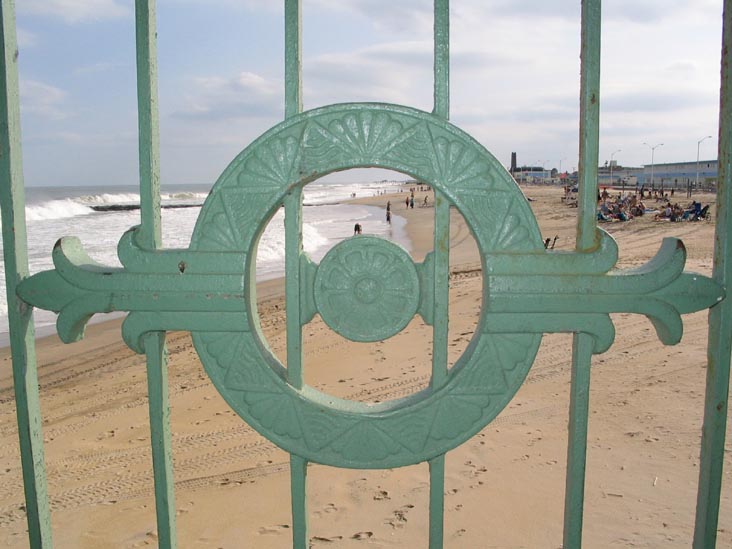 Tiki Beach Bar & Grill, Convention Hall, 1300 Ocean Avenue, Asbury Park, New Jersey, September 3, 2006