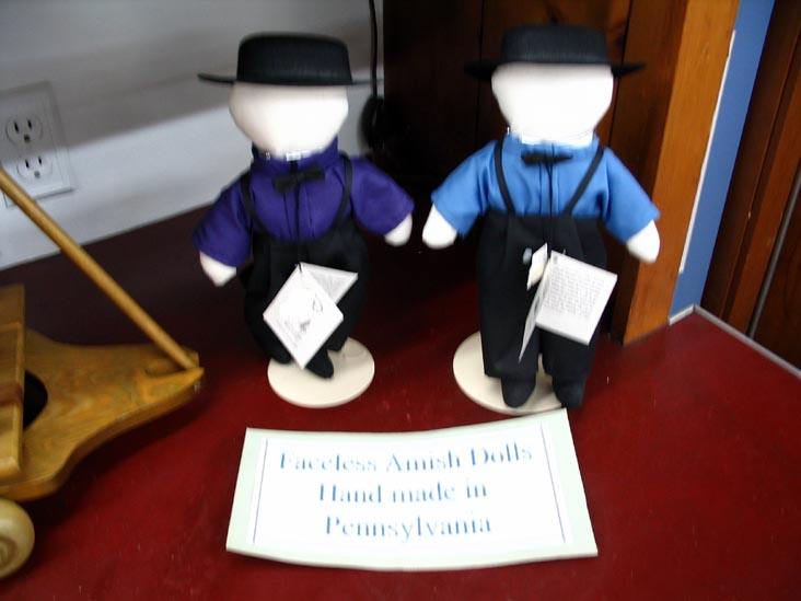 Faceless Amish Dolls, Pennsylvania Dutch Gift Haus, 93 Roadside Drive, Shartlesville, Pennsylvania