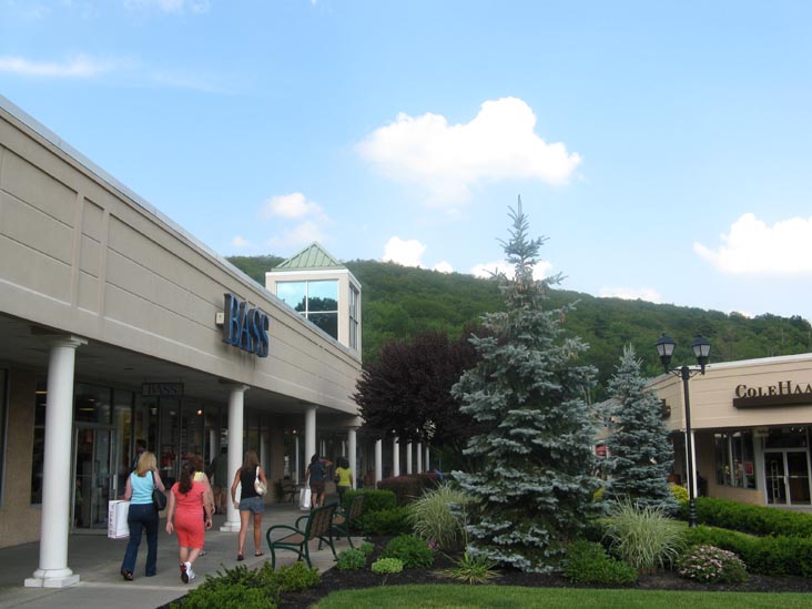 The Crossings Premium Outlets, 1000 Route 611, Tannersville, Pennsylvania
