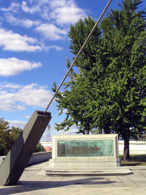 Benjamin Franklin Bridge Monument Plaza, Center City Philadelphia, Pennsylvania