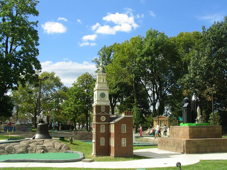 Philly Mini Golf, Franklin Square, Center City Philadelphia, Pennsylvania
