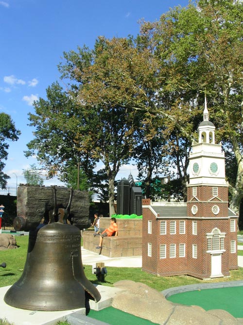 Philly Mini Golf, Franklin Square, Center City Philadelphia, Pennsylvania