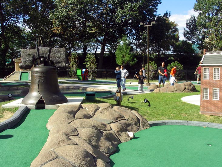 Philly Mini Golf, Franklin Square, Center City Philadelphia, Pennsylvania