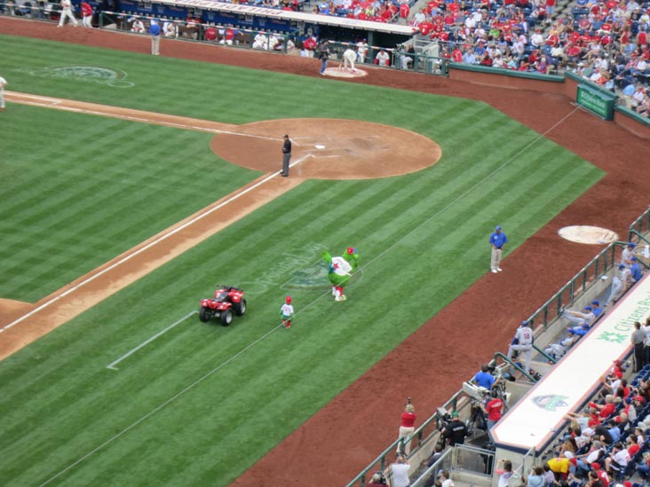 Phillie Phanatic, Philadelphia Phillies vs. New York Mets, Citizens Bank Park, Philadelphia, Pennsylvania, April 14, 2012