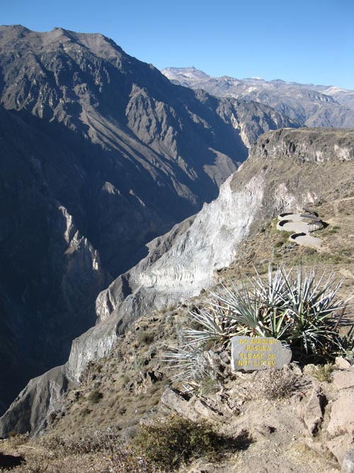 Mirador Cruz del Condor, Colca Canyon/Cañon de Colca, Colca Valley/Valle del Colca, Arequipa Region, Peru, July 6, 2010