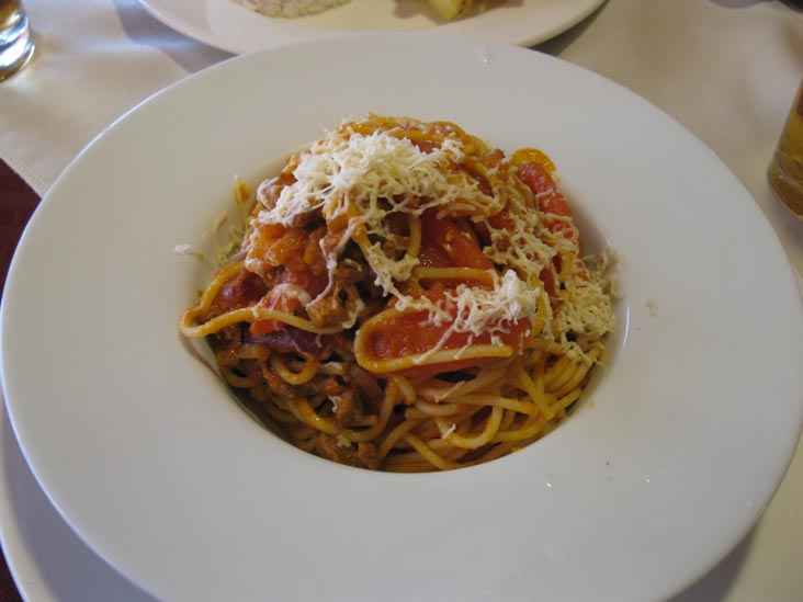 Spaguetti a la Bolognesa, Apu Salkantay Restaurant Pizzeria, Avenida Imperio de Los Incas, 139, Aguas Calientes/Machupicchu Pueblo, Cusco Region, Peru