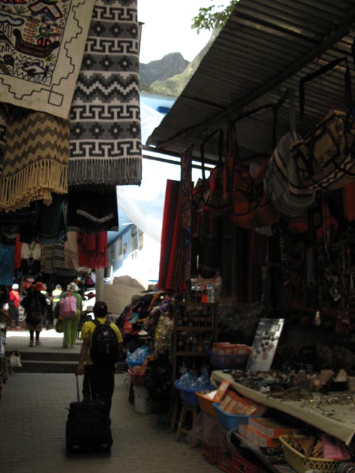 Mercado Artesanal/Handicrafts Market, Aguas Calientes/Machupicchu Pueblo, Cusco Region, Peru