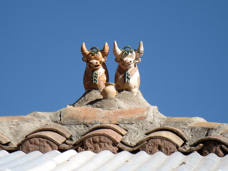 Rooftop Toritos/Pucara Bulls, El Huerto Paraíso Sacred Valley Lodge, Chichubamba, Urubamba, Cusco Region, Peru