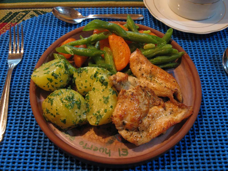 Chicken, Potatoes and Vegetables, Dinner, El Huerto Paraíso Sacred Valley Lodge, Chichubamba, Urubamba, Cusco Region, Peru