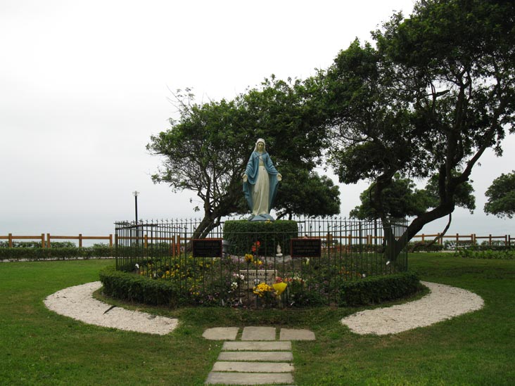 Virgen Maria/Homenaje a Alfonso Bringas, Malec&oacute;n de la Reserva Near Parque Intihuatana, Miraflores, Lima, Peru