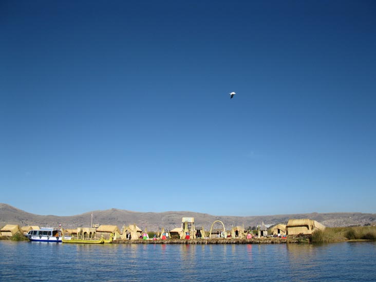 Isla Santa María, Uros Floating Islands, Puno Bay, Lake Titicaca/Lago Titicaca, Peru