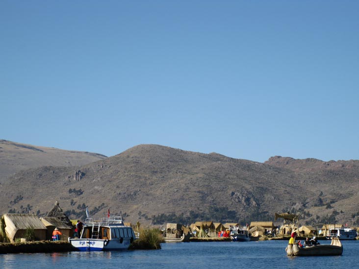 Uros Floating Islands, Puno Bay, Lake Titicaca/Lago Titicaca, Peru