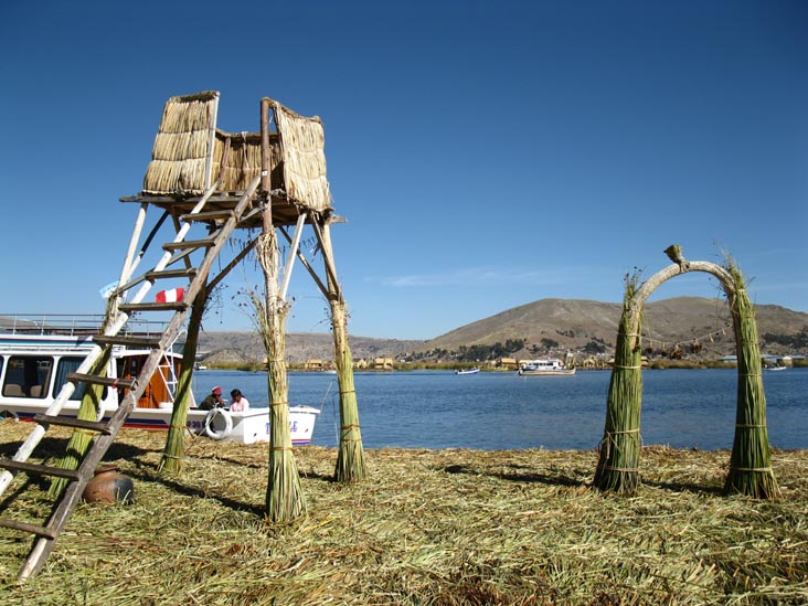 Totora Reed Watchtower, Wiñay Pacha, Uros Floating Islands, Puno Bay, Lake Titicaca/Lago Titicaca, Peru