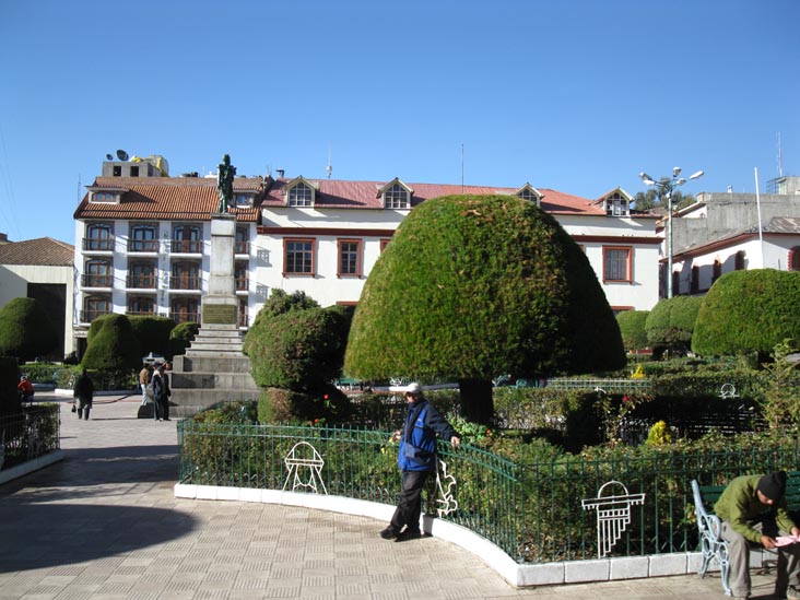 Monumento del Coronel Francisco Bolognesi, Plaza de Armas, Puno, Peru