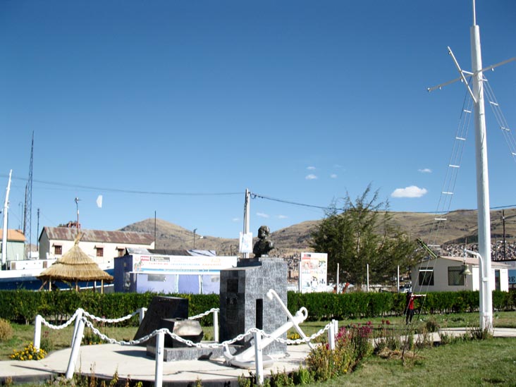 Miguel Grau Seminario Bust, Puerto de Puno/Puno Port, Lago Titcaca/Lake Titicaca, Puno, Peru