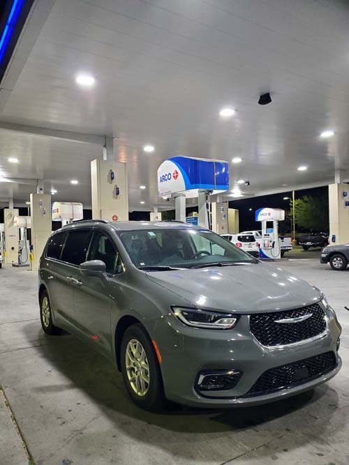 Chrysler Minivan, Phoenix, Arizona, February 25, 2023