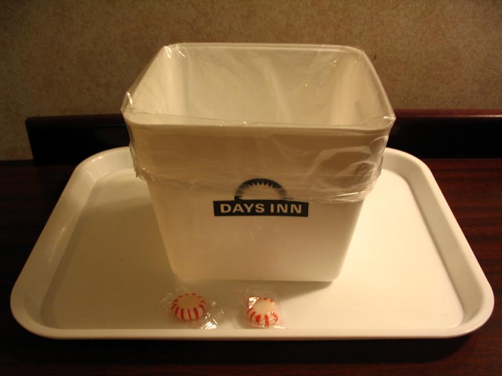 Ice Bucket, Room 608, Days Inn at the Stadium/Days Inn Coliseum, 211 North First Street, Nashville, Tennessee