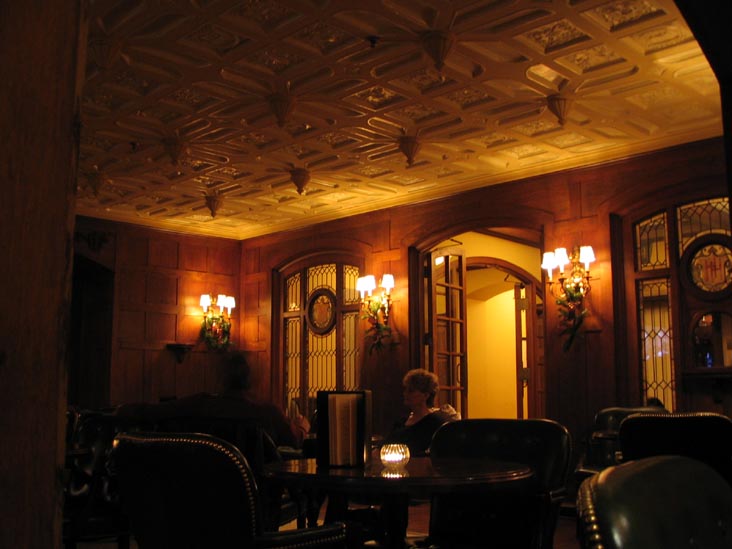 Oak Room Bar, The Hermitage Hotel, 231 Sixth Avenue North, Nashville, Tennessee