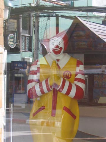 Ronald McDonald in Wai Pose, Chaweng Beach Road, Ko Samui, Thailand
