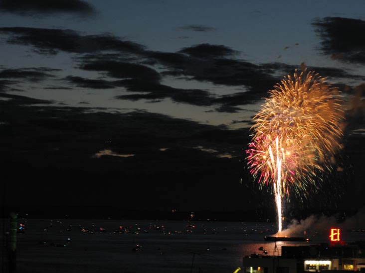 4th Of Jul-Ivar's Fireworks, Elliott Bay, Seattle, Washington, July 4, 2008, 10:09 p.m.