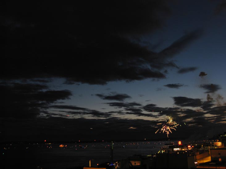 4th Of Jul-Ivar's Fireworks, Elliott Bay, Seattle, Washington, July 4, 2008, 10:10 p.m.