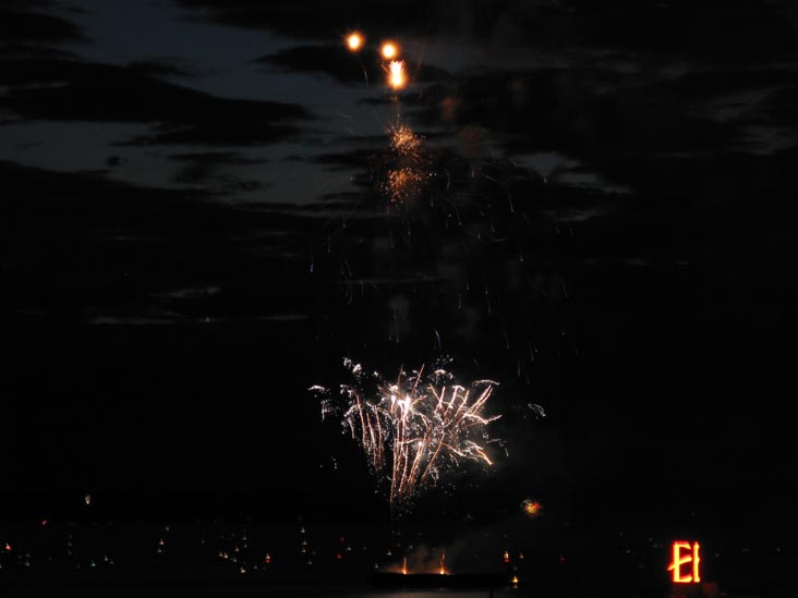 4th Of Jul-Ivar's Fireworks, Elliott Bay, Seattle, Washington, July 4, 2008, 10:18 p.m.
