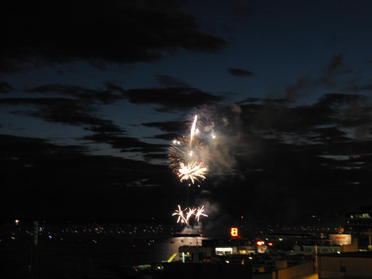 4th Of Jul-Ivar's Fireworks, Elliott Bay, Seattle, Washington, July 4, 2008, 10:20 p.m.