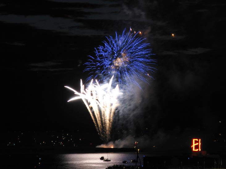 4th Of Jul-Ivar's Fireworks, Elliott Bay, Seattle, Washington, July 4, 2008, 10:23 p.m.
