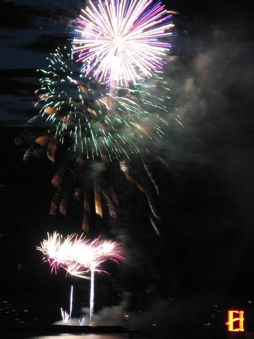4th Of Jul-Ivar's Fireworks, Elliott Bay, Seattle, Washington, July 4, 2008, 10:23 p.m.
