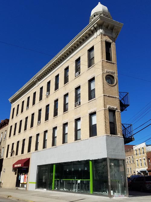 18-23 Astoria Boulevard/Astoria Flatiron Building, Astoria, Queens, October 17, 2017