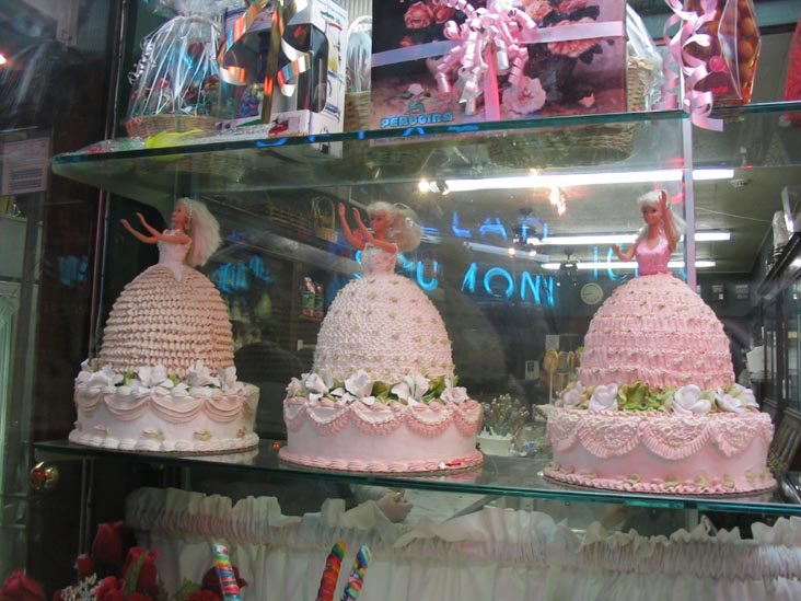 La Guli Pastry Shop, 29-15 Ditmars Boulevard, Astoria, Queens, April 24, 2004