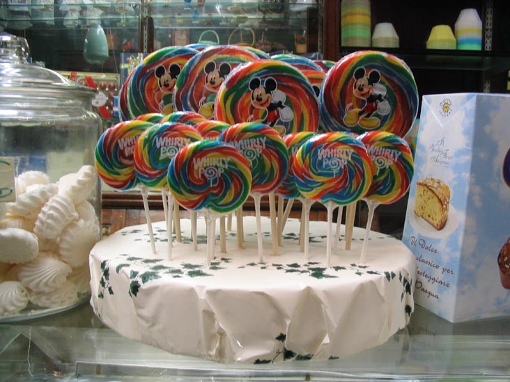 La Guli Pastry Shop, 29-15 Ditmars Boulevard, Astoria, Queens, April 24, 2004