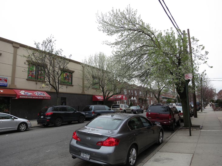 Looking South Down 38th Street From Ditmars Boulevard, April 11, 2013