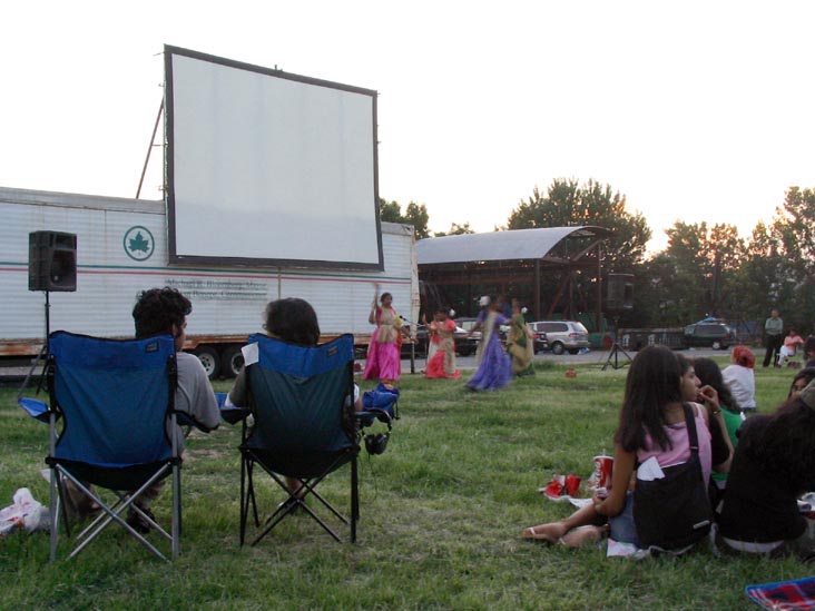 Outdoor Cinema, Socrates Sculpture Park, 32-01 Vernon Boulevard, Astoria, Queens, August 8, 2007