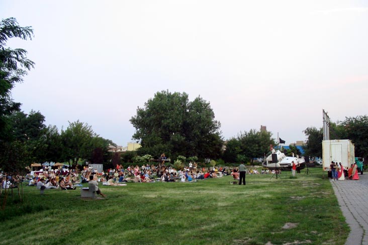 Outdoor Cinema, Socrates Sculpture Park, 32-01 Vernon Boulevard, Astoria, Queens, August 8, 2007