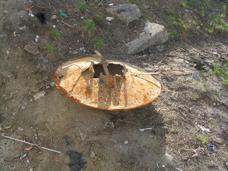 Trash, Vernon Boulevard, Astoria, Queens, April 24, 2004