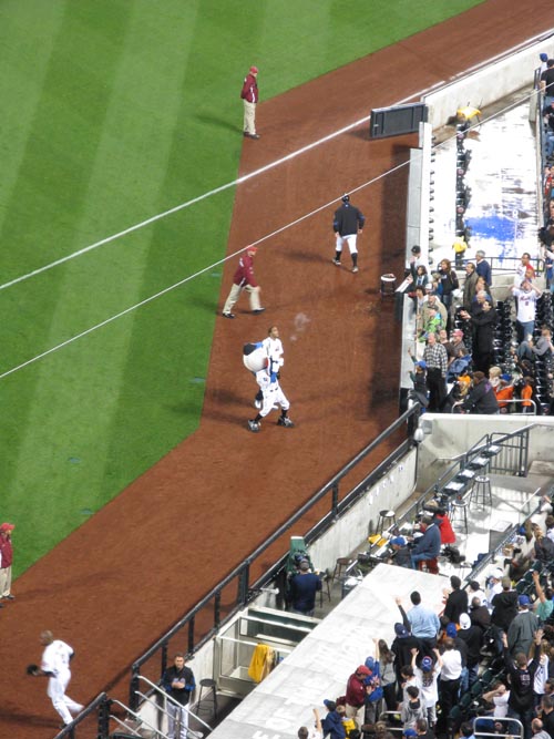 Mr. Met T-Shirt Shoot, New York Mets vs. Philadelphia Phillies, Citi Field, Flushing Meadows Corona Park, Queens, May 7, 2009