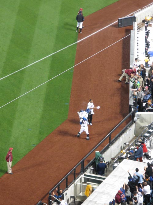 Mr. Met T-Shirt Shoot, New York Mets vs. Philadelphia Phillies, Citi Field, Flushing Meadows Corona Park, Queens, May 7, 2009