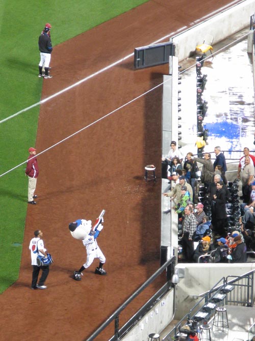 Mr. Met T-Shirt Shoot, New York Mets vs. Philadelphia Phillies, Citi Field, Flushing Meadows Corona Park, Queens, May 7, 2009