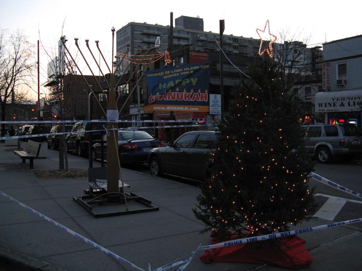Vernon Mall, Hunters Point, Long Island City, Queens, December 12, 2009
