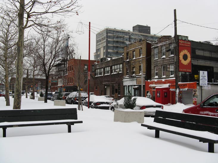 Vernon Mall, Hunters Point, Long Island City, Queens, December 20, 2009