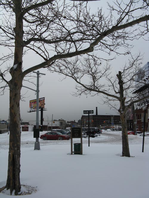 Vernon Mall, Hunters Point, Long Island City, Queens, December 20, 2009