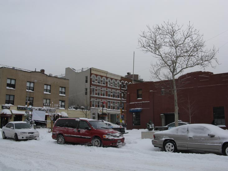 Vernon Mall, Hunters Point, Long Island City, Queens, December 20, 2009