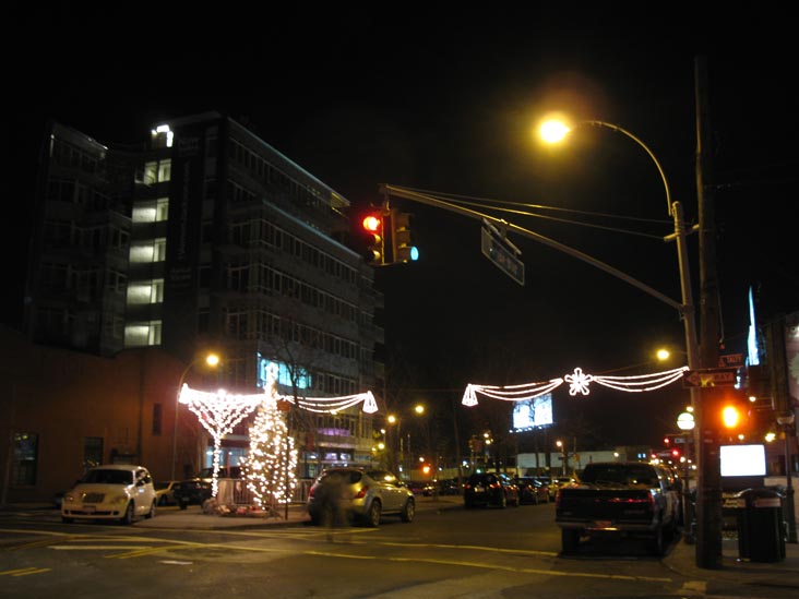 Vernon Mall, Hunters Point, Long Island City, Queens, December 8, 2010